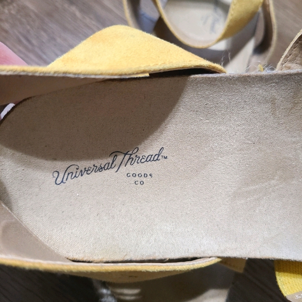 Woman's Sandals - Picture 4 of 4